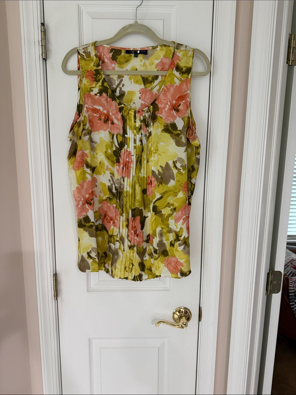 Ann Klein Sleeveless Floral Pleated Front Top - Coral & Olive, XL